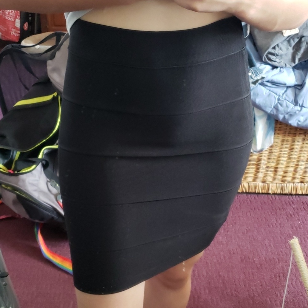 BCBGmaxazria black pencil skirt mid length